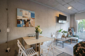 Enjoy La Reina in This Cozy Studio